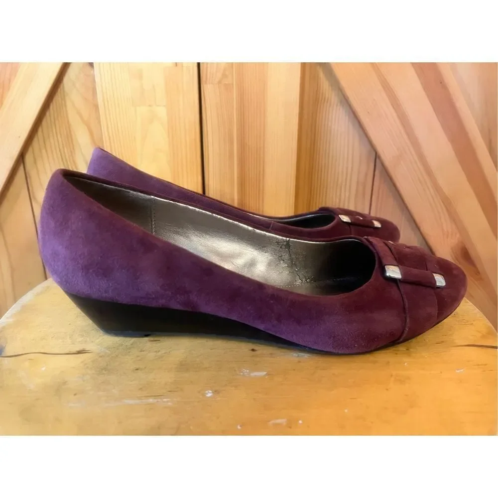 Dana Buchman Alexandria Aubsde Suede Leather Buckle Wedge Heel Women's Sz 8.5M